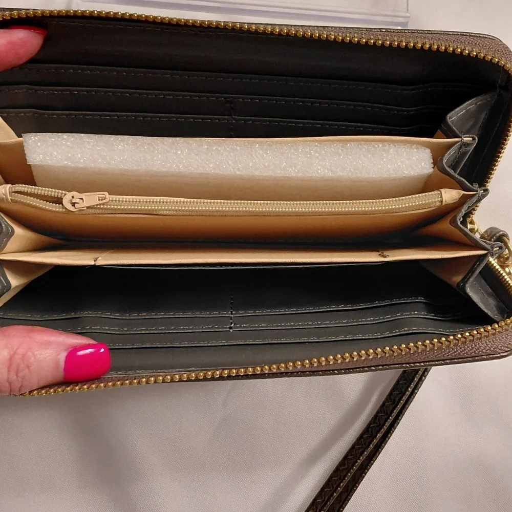 Zip Around Clutch Wallet with a detachable wristlet - Picture 4 of 4